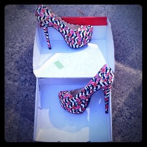 6 1/2 inch platform heels, close toed, sassy, cute
